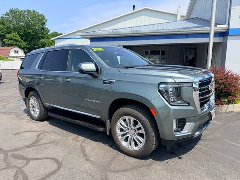Used 2024 GMC Yukon SLT w/ SLT Luxury Package AWD/4WD image 3