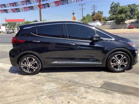 Used 2017 Chevrolet Bolt Premier w/ Driver Confidence II Package FWD image 5