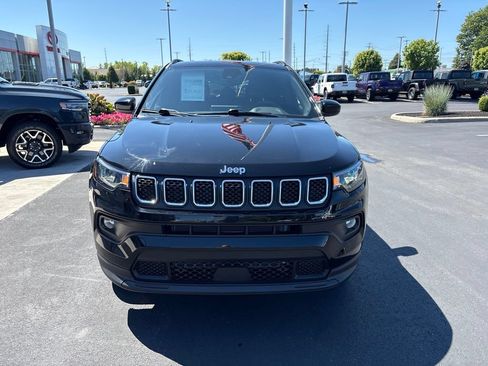 Used 2023 Jeep Compass Latitude w/ Convenience Group AWD/4WD image 8