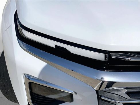 Used 2025 Chevrolet Traverse LT FWD image 25