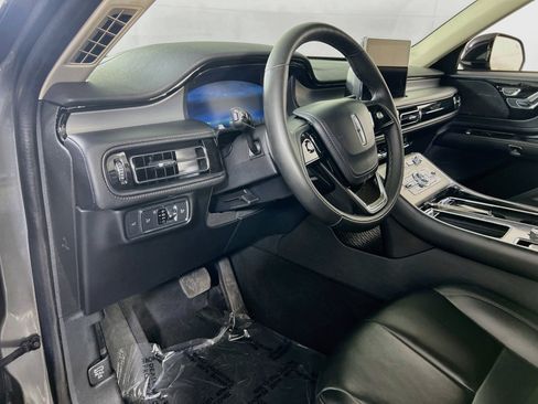 Used 2023 Lincoln Aviator AWD w/ Premium Package image 9
