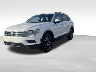 Used 2020 Volkswagen Tiguan SE w/ Panoramic Sunroof Package