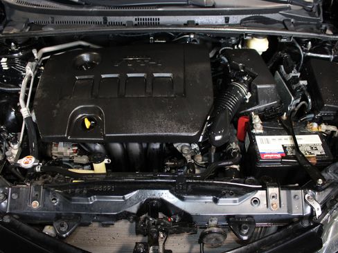 Used 2018 Toyota Corolla LE FWD image 30