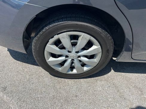 Used 2016 Toyota Corolla LE FWD image 11
