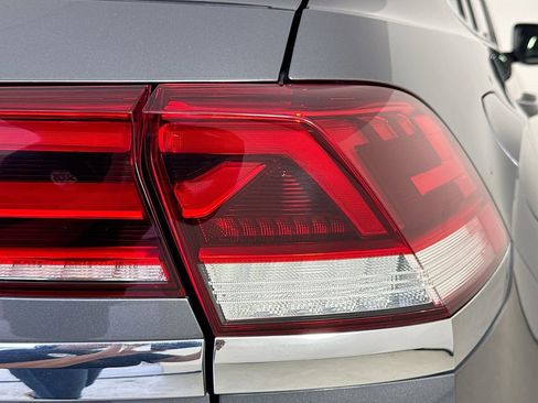 Used 2020 Volkswagen Atlas Cross Sport SEL R-Line AWD/4WD image 35