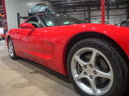 Used 2001 Chevrolet Corvette Coupe RWD image 26