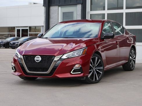 Used 2021 Nissan Altima 2.5 SR FWD image 3