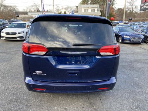 Used 2019 Chrysler Pacifica LX image 4