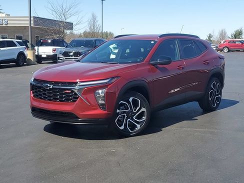 Used 2025 Chevrolet Trax RS w/ Driver Confidence Package FWD image 33
