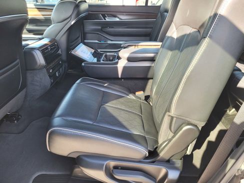 Used 2023 Jeep Grand Wagoneer L Series II AWD/4WD image 11