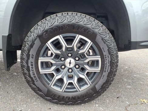 Used 2024 Chevrolet Colorado Z71 w/ Z71 Convenience Package 2 image 16