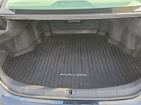 Used 2016 Toyota Avalon Limited w/ Toyota Safety Sense Package image 9