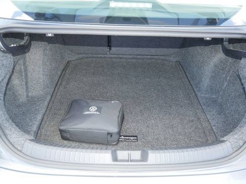 Certified 2022 Volkswagen Jetta SE FWD image 18