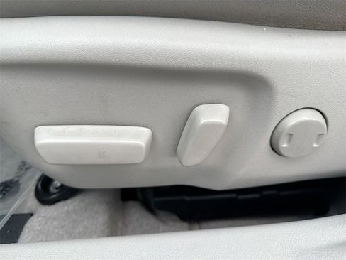 Used 2017 Toyota Camry XLE image 14