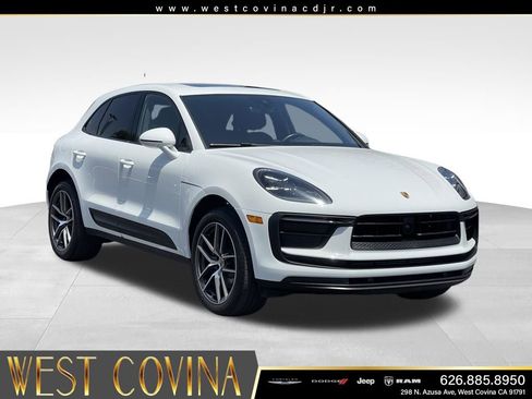 Used 2023 Porsche Macan AWD/4WD image 3