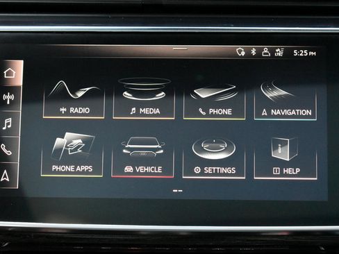 Used 2019 Audi Q8 Prestige w/ Luxury Package image 21