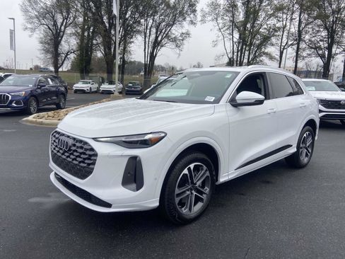 Certified 2025 Audi Q5 Premium Plus w/ Premium Plus image 3