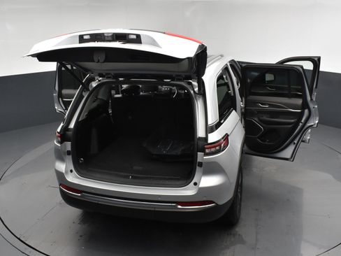 Used 2023 Jeep Grand Cherokee 4WD 4xe image 31