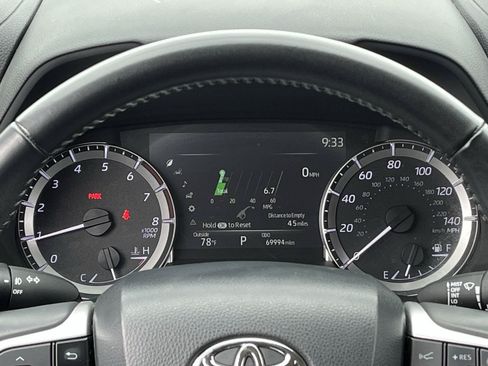 Used 2024 Toyota Highlander LE AWD/4WD image 13