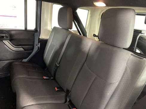 Used 2015 Jeep Wrangler Unlimited Sport w/ Quick Order Package 24S AWD/4WD image 24