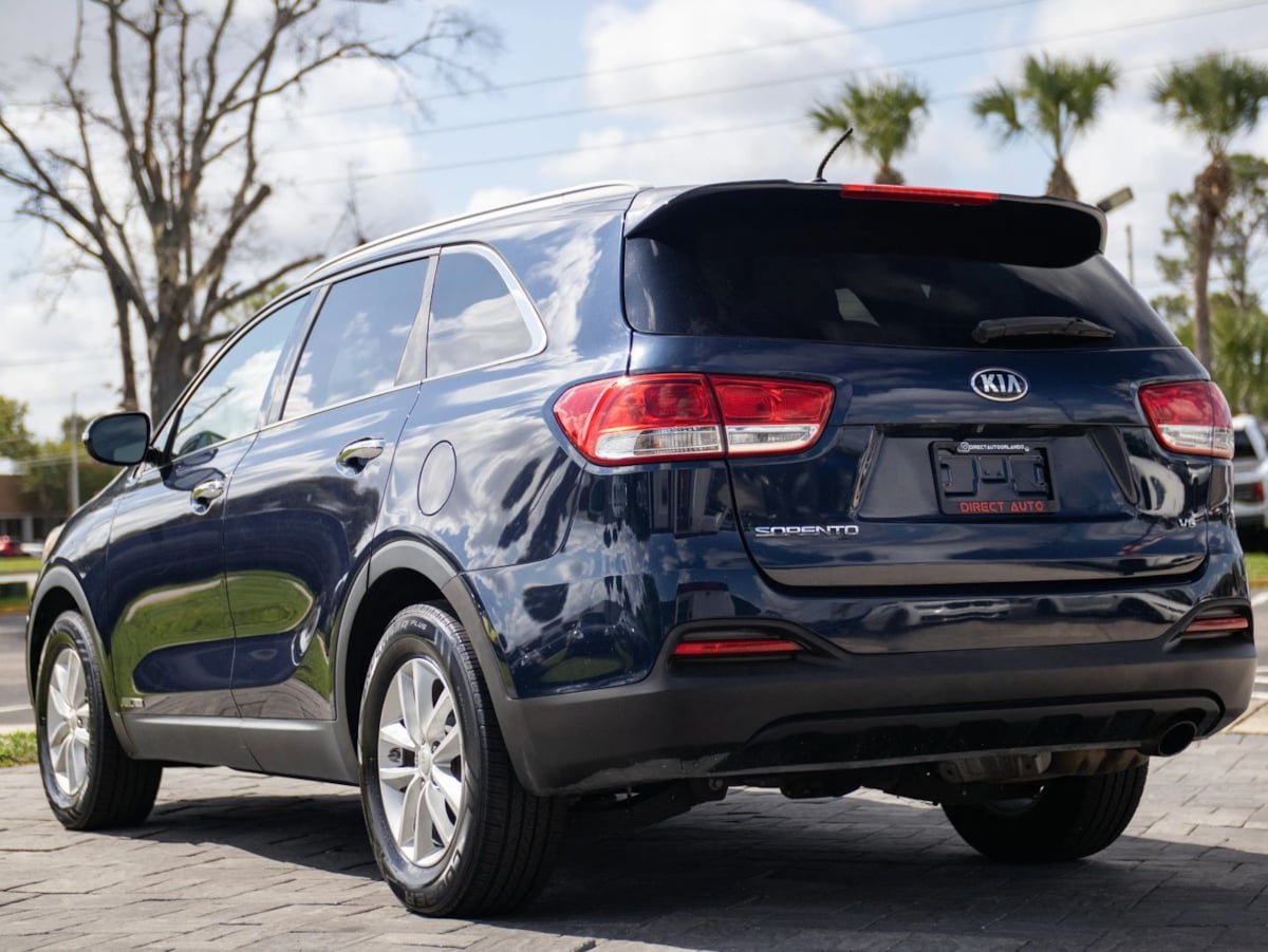 Used 2017 Kia Sorento AWD image 8