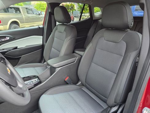 Used 2025 Chevrolet Trax LT FWD image 21