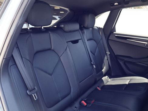 Certified 2026 Porsche Macan AWD/4WD image 23
