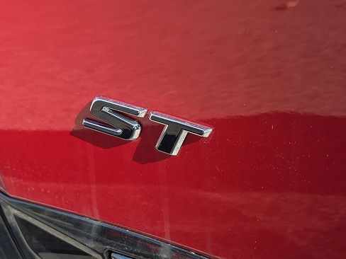 New 2025 Buick Envision Sport Touring image 9