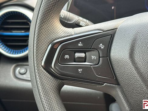 Certified 2025 Chevrolet Trax LT FWD image 26