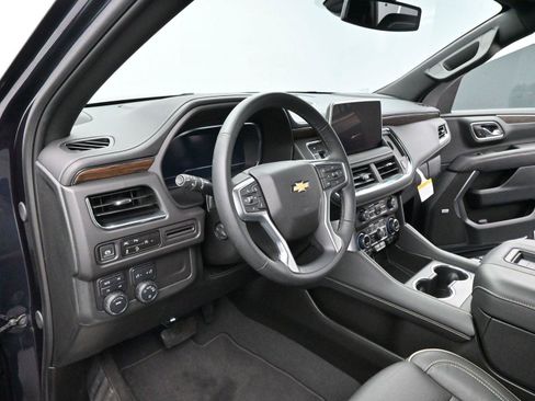 Used 2024 Chevrolet Suburban Premier AWD/4WD image 13