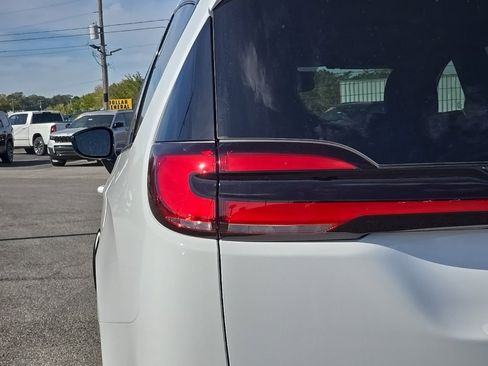 New 2026 Chrysler Pacifica Select w/ S Appearance Package image 11