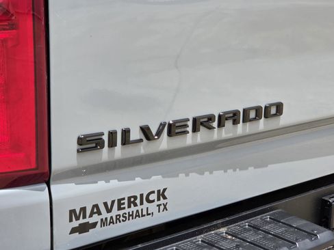 Used 2024 Chevrolet Silverado 2500 ZR2 w/ Technology Package AWD/4WD image 7