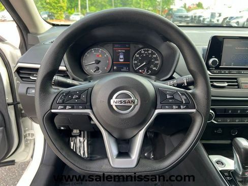 Used 2022 Nissan Altima 2.5 S FWD image 13