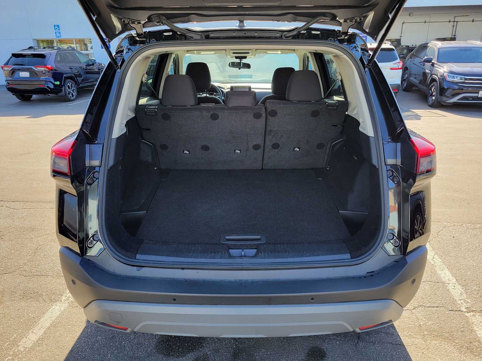 Used 2023 Nissan Rogue S AWD/4WD image 14