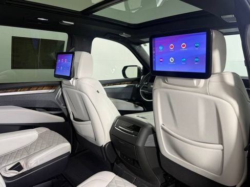 Used 2025 Cadillac Escalade Sport Platinum w/ LPO, Floor Liner Package AWD/4WD image 25