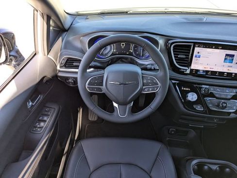 New 2026 Chrysler Pacifica Select FWD image 15