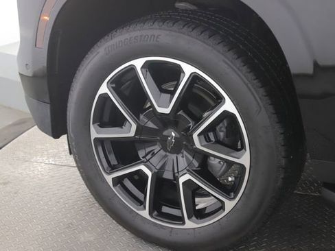 Used 2025 Chevrolet Suburban RST image 13