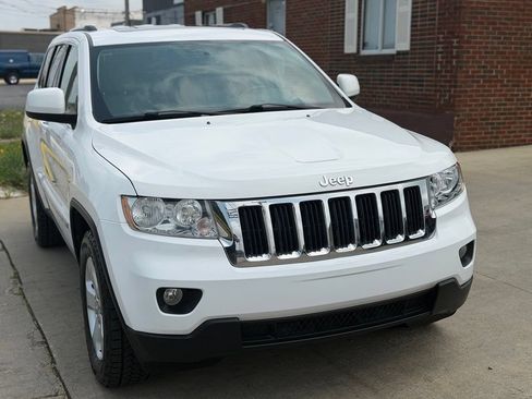 Used 2013 Jeep Grand Cherokee Laredo AWD/4WD image 3
