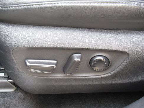 Used 2024 Toyota Highlander Limited AWD/4WD image 12