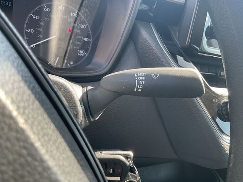 Used 2025 Toyota Corolla LE FWD image 38