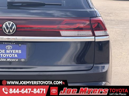 Used 2025 Volkswagen Atlas Cross Sport SE image 9