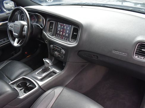 Used 2017 Dodge Charger R/T w/ Premium Group image 16