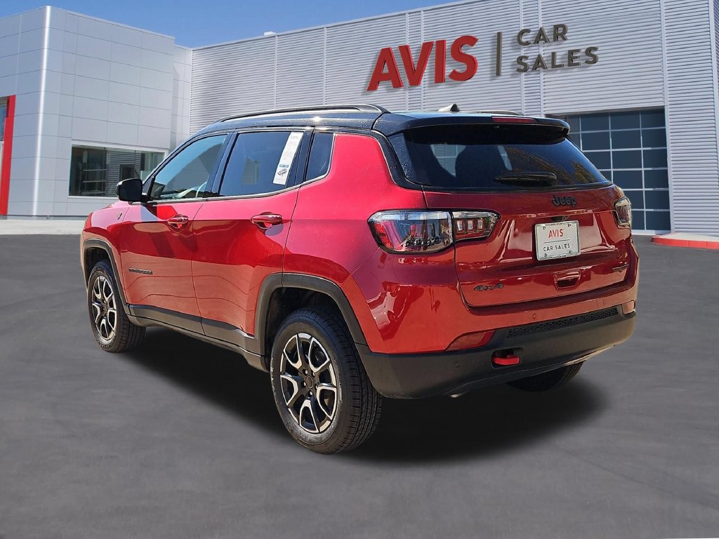 Used 2025 Jeep Compass Trailhawk AWD/4WD image 9
