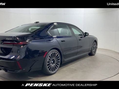 New 2026 BMW 750e xDrive w/ Premium Package image 8