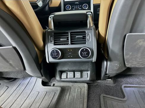 Used 2023 Land Rover Discovery Metropolitan Edition AWD/4WD image 25