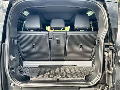 Certified 2023 Land Rover Defender 90 X-Dynamic SE AWD/4WD image 18