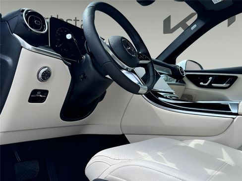 Used 2023 Mercedes-Benz GLC 300 4MATIC image 10