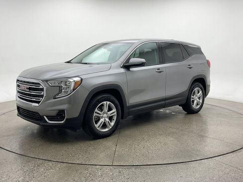 Used 2024 GMC Terrain SLE FWD image 3