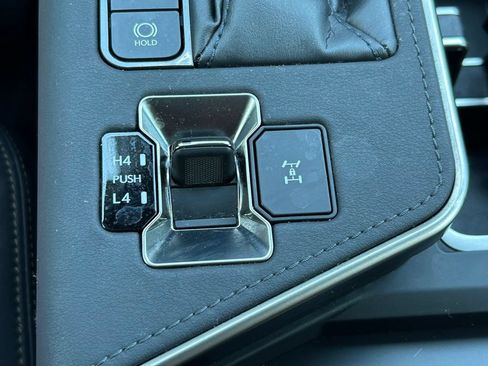 Used 2024 Lexus GX 550 w/ Accessory Package (Z1) AWD/4WD image 38