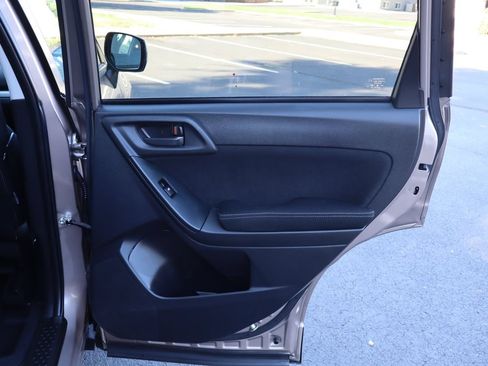 Used 2015 Subaru Forester 2.5i Premium AWD/4WD image 25
